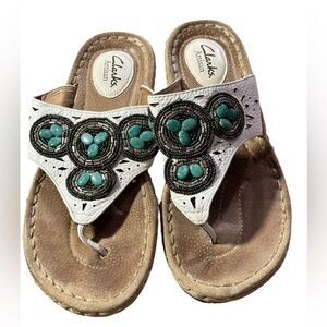 Clarks Artisan Leather Thong Sandals Turquoise Beaded Accent Sz 7